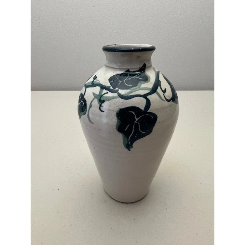 Vintage Cagle Road Pottery‎ Signed Ivy Leaf Vase Hand Painted Cream Green 1995
